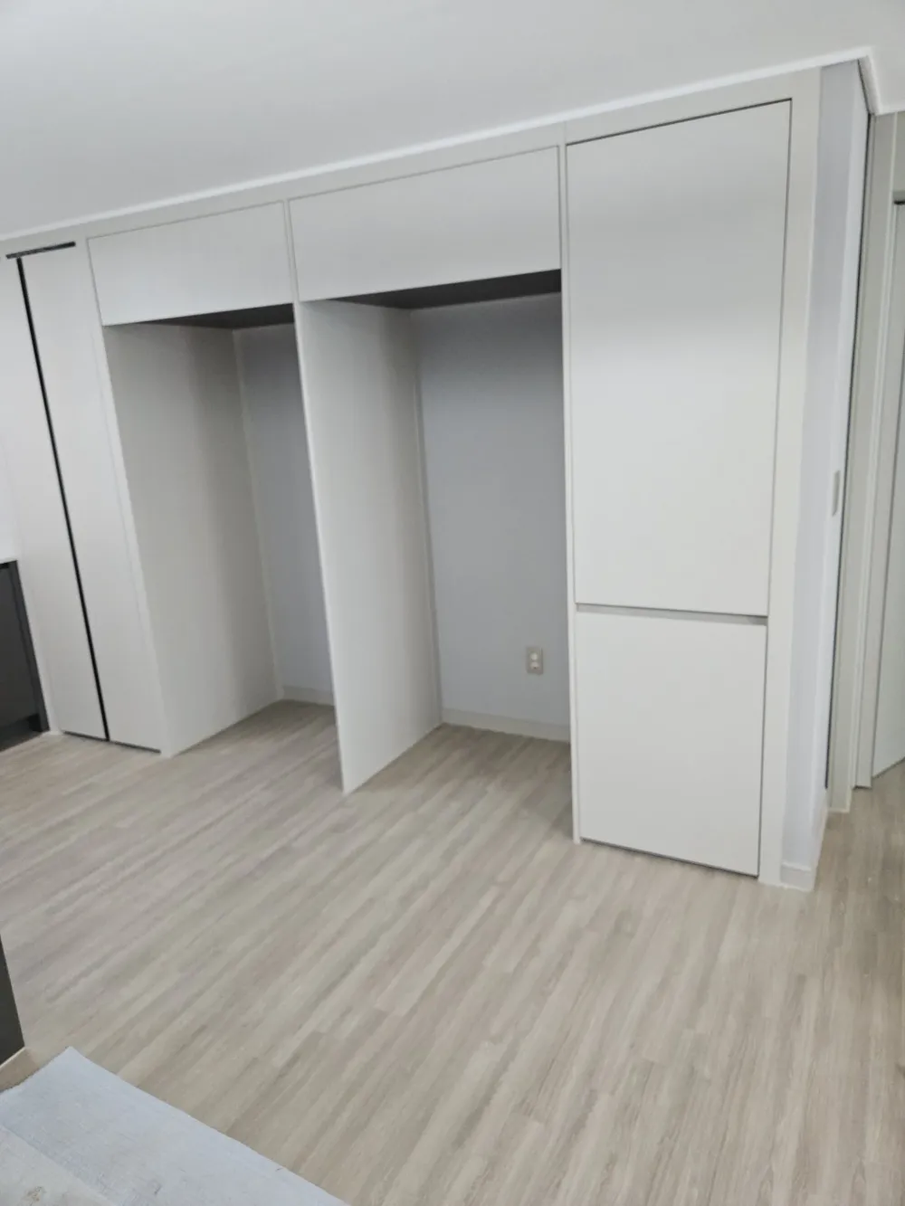 용화동 냉장고옆수납장 시공 전 사진