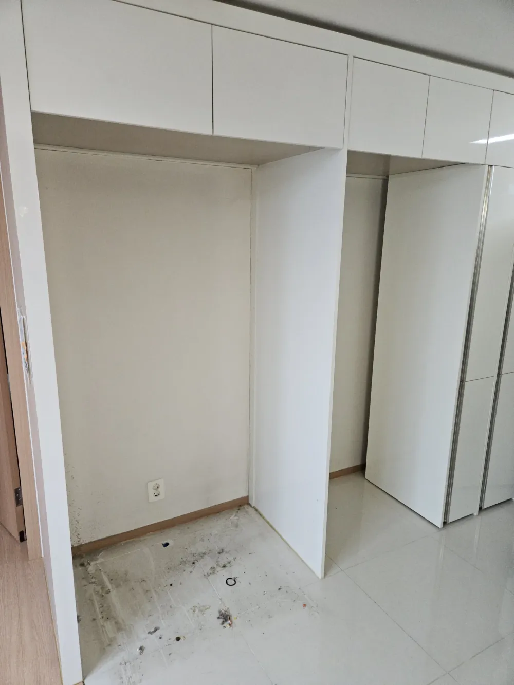 정자동 33평 아파트 냉장고장 시공 후 사진